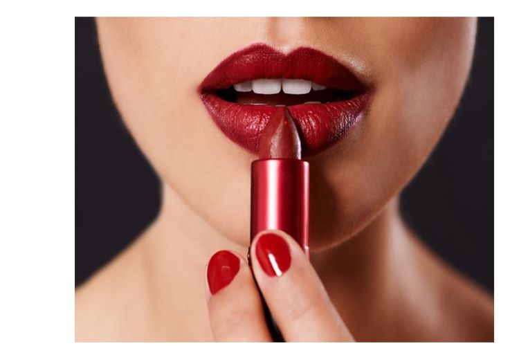 Festive Bold Lipstick: วิธีการดึงเฉดสีที่เข้มที่สุดออก!